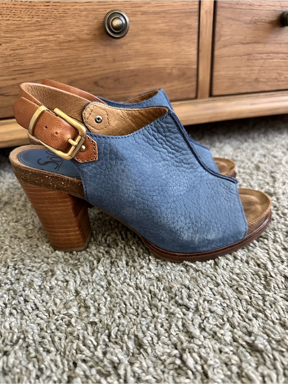 Soffit Blue Leather Peep-Toe Slingback Heel - size 6